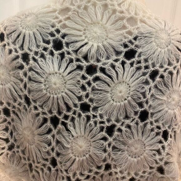 Gertz 100% acrylic knitted shawl, made in Japan 🇯🇵 - Picture 8 of 10